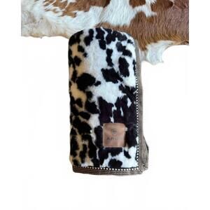 NEW ARIAT cozy luxe blanket in pony